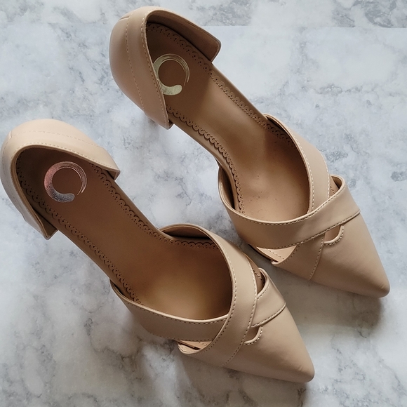 Journee Collection nude Dora pumps size 7 - Picture 2 of 7